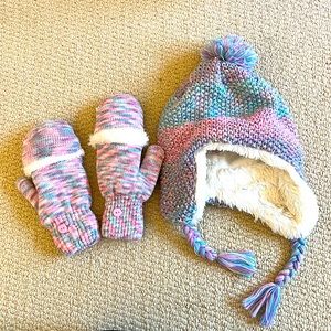 Girls hat & mittens set, like new! Hardly worn